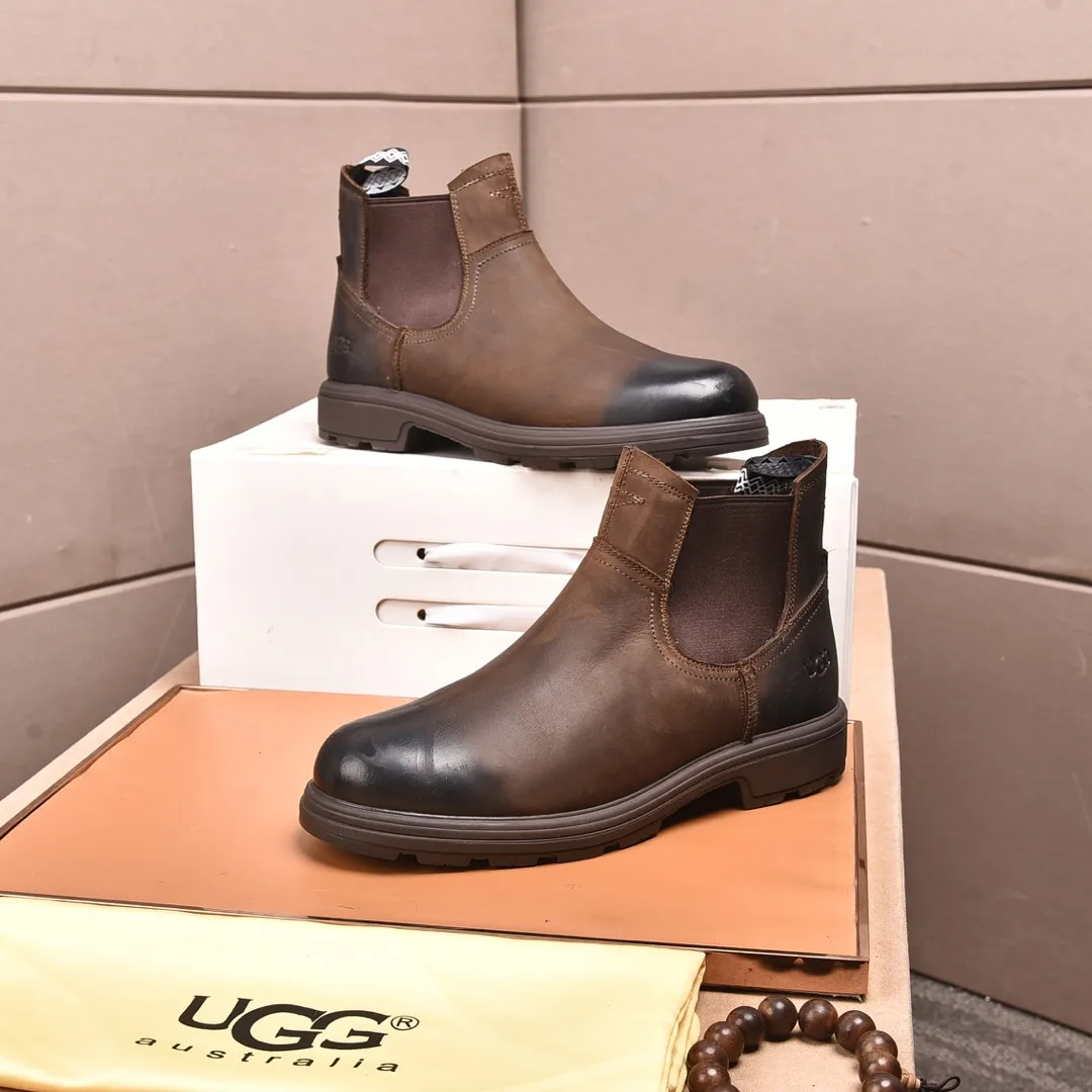 Men's shoes 💰640 (full genuine wool lining, 10% off for fake ones) Please pay attention to the quality of the original item and compare the thickness of the wool 🏮🏮 Popular UGG men's shoes from Australia's warm luxury brand, the official website is synchronized, Beckham men's style..., made of imported first-layer waxed cowhide, waxed toe cap, Australian real wool velvet lining Carefully sewn...Imported rubber Martin boots outsole (comfortable, soft and wear-resistant). I really like the quality..Exquisite workmanship. You can't put it down at first sight. Size 39-44